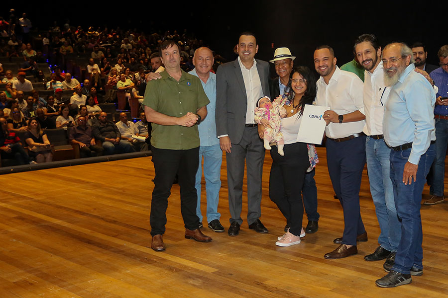 Hugo Prado anuncia construção de 2,3 mil unidades habitacionais em Embu das Artes