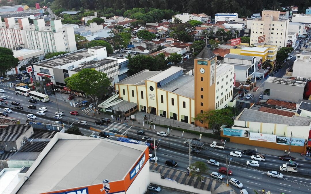 Tradicionais tapetes de Corpus Christi voltam a ser confeccionados na região central de Taboão da Serra