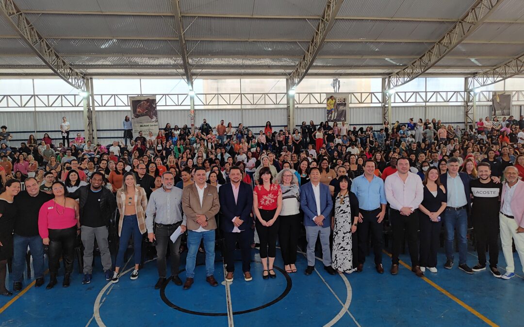 Deputado Eduardo Nóbrega participa do 2º Encontro Currículo em Ação em Taboão da Serra ao lado do prefeito Aprígio e vereadores