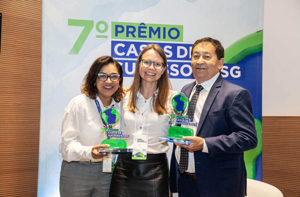 Prefeito Aprígio recebe troféu do 7º Prêmio Casos de Sucesso & ESG do Instituto Trata Brasil