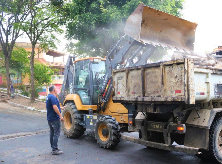 Prefeitura promove recapeamento e zeladoria pela cidade