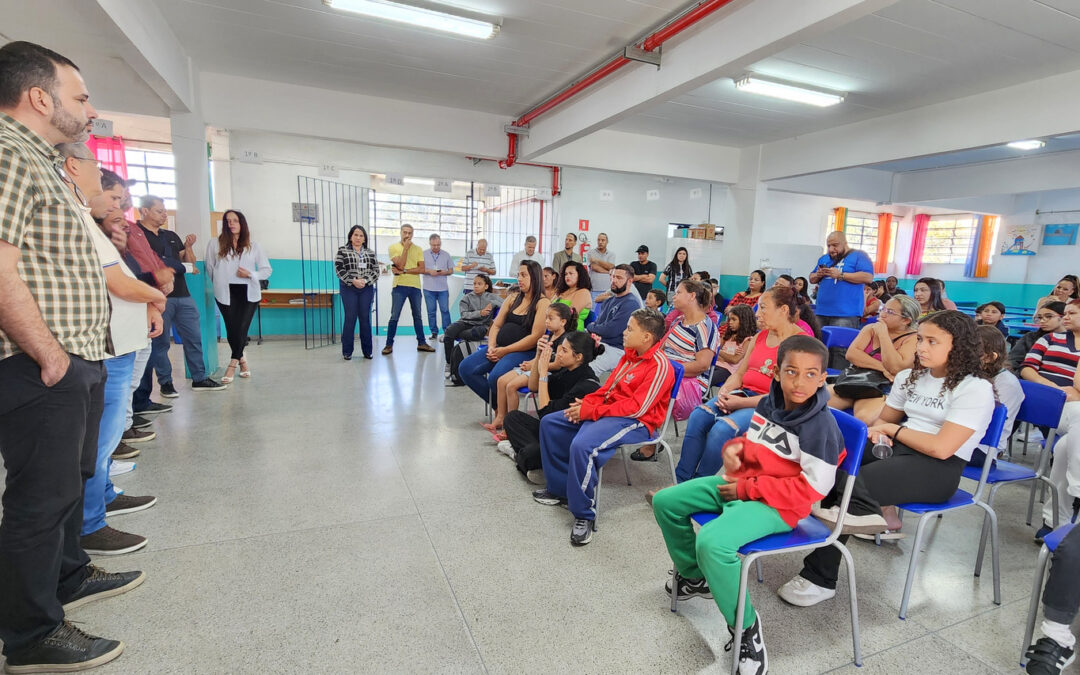 Projeto Mais Saúde nas Escolas: alunos da Emiliano Ferreira Domingues recebem seus óculos