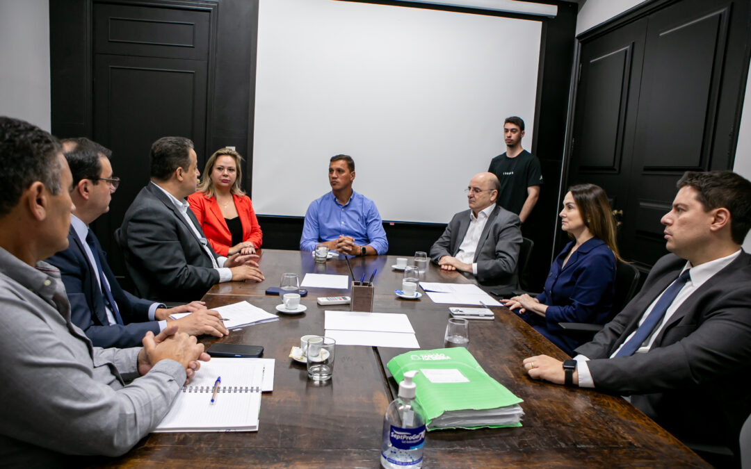 Prefeito de Taboão Engenheiro Daniel participa de reunião noGoverno do Estado para retomada das obras da UBS do Parque Laguna