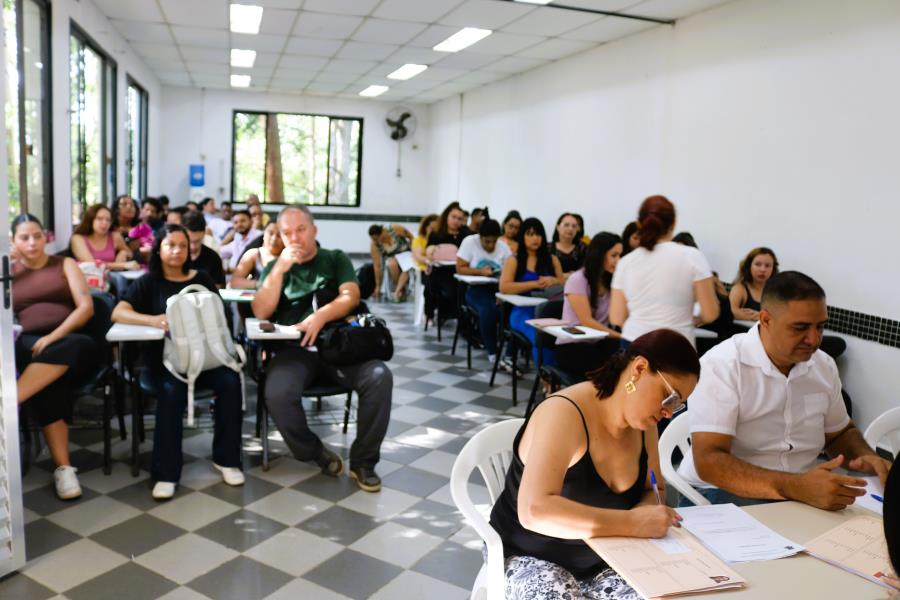Novos servidores tomam posse na Rede Municipal de Ensino de Itapecerica da Serra