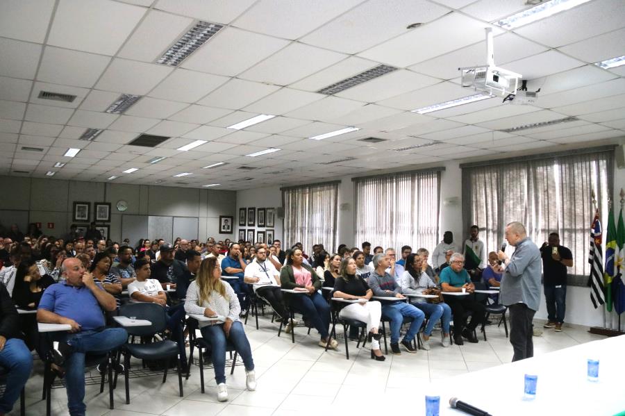 Combate à Dengue: Autarquia de Saúde realiza palestra com servidores da prefeitura