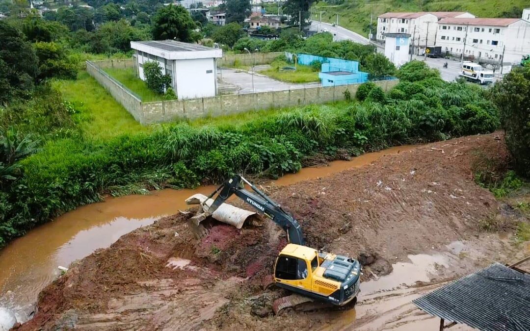 Itapecerica da Serra inicia maior programa de desassoreamento para prevenir impactos das chuvas