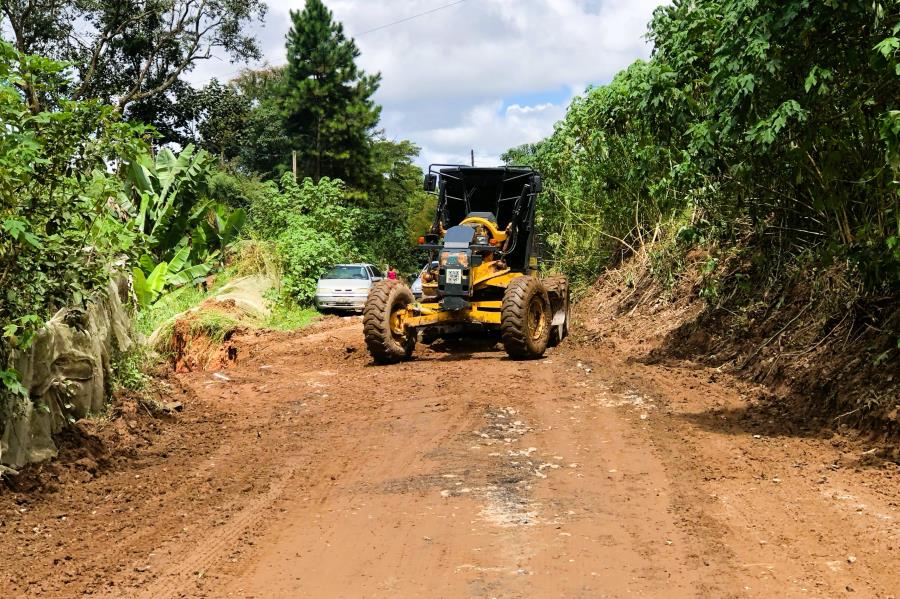 Secretaria de Serviços Urbanos realiza manutenção e limpeza em vias de Itapecerica da Serra