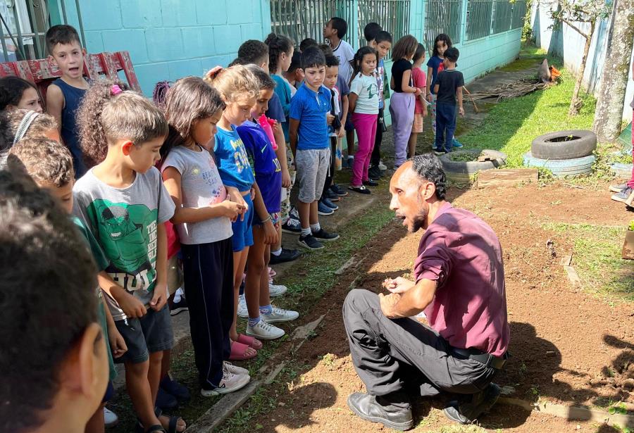 Projeto Horta nas Escolas chega à Comunidade Villaregia, no Santa Júlia