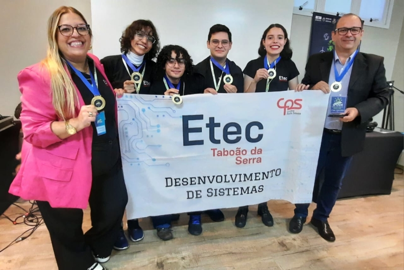 Tecnologia leva alunos da ETEC de Taboão vencerem Olimpíada Nacional de Aplicativos