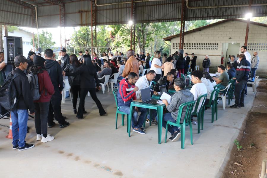 Primeiro feirão de empregos da história da cidade oferece 1.300 vagas