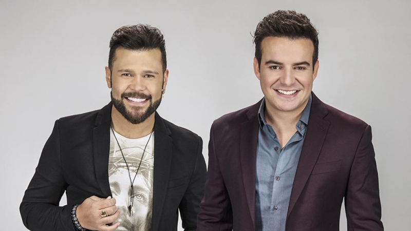 Dupla Marcos & Belutti se apresenta domingo (20) no Arraial da Arena