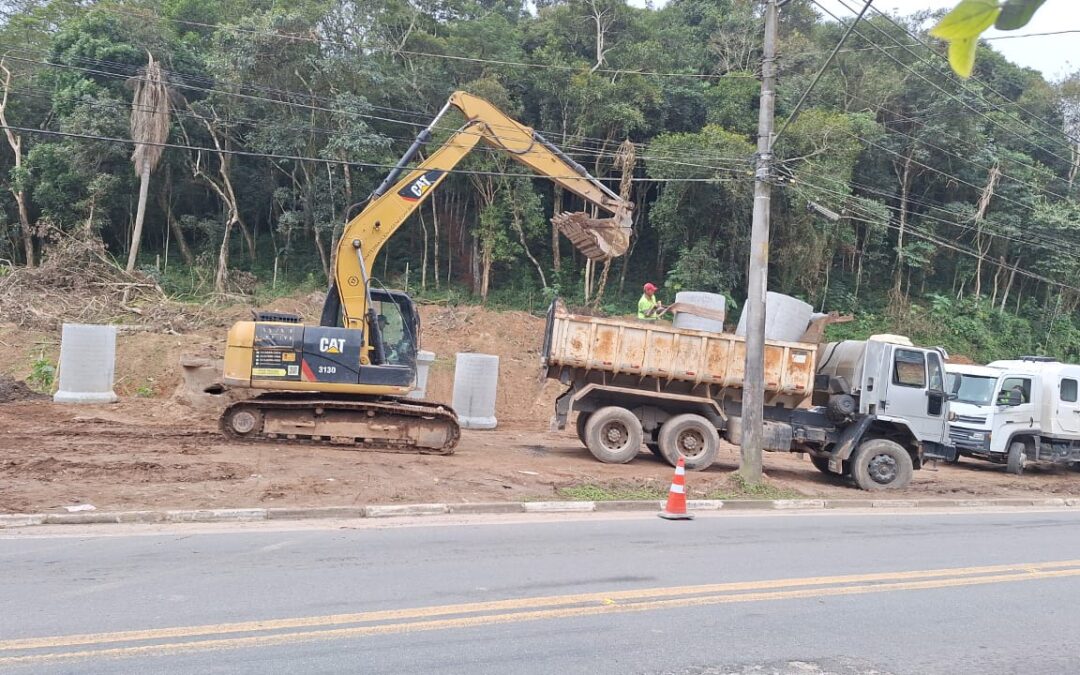 Itapecerica da Serra avança na segunda etapa de obras contra enchentes na região da Rodovia Armando Sales