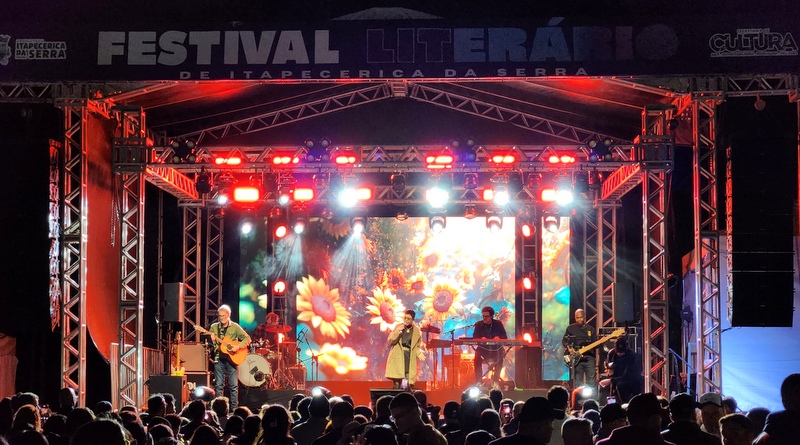 Festival Literário de Itapecerica da Serra reúne grandes nomes da cultura no Parque do Povo