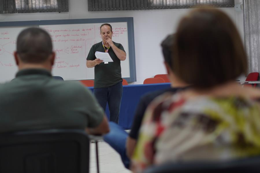 Diretores e orientadores pedagógicos participam de formação sobre gestão escolar com SESI