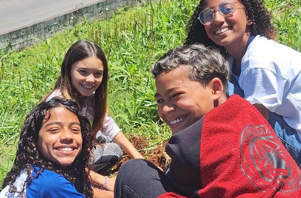 Plantio de Árvores Nativas foi realizada na Escola Estadual Lúcia Akemi Miya e reforça o compromisso com o meio ambiente