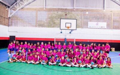 Futebol Delas incentiva prática esportiva e autoestima entre meninas