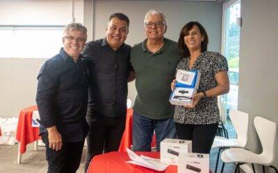 Secretaria de Educação recebe óculos inteligentes para ampliar inclusão na rede municipal