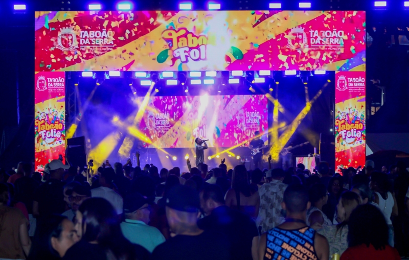 Taboão Folia reúne 12 mil foliões na Praça Nicola Vivilechio