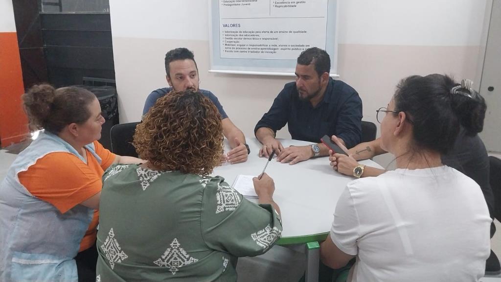 Dia da Água: equipe da Secretaria de Meio Ambiente visita escola Asdrúbal