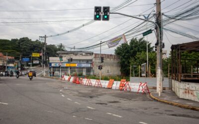 Rua José Carlos de Macedo Soares é interditada para obras no Córrego Pirajuçara