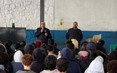 GCM participa da Feira das Profissões e Empreendedorismo em escola estadual