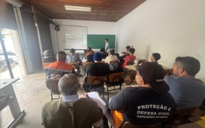Palestra orienta população sobre manejo responsável e convivência segura com abelhas