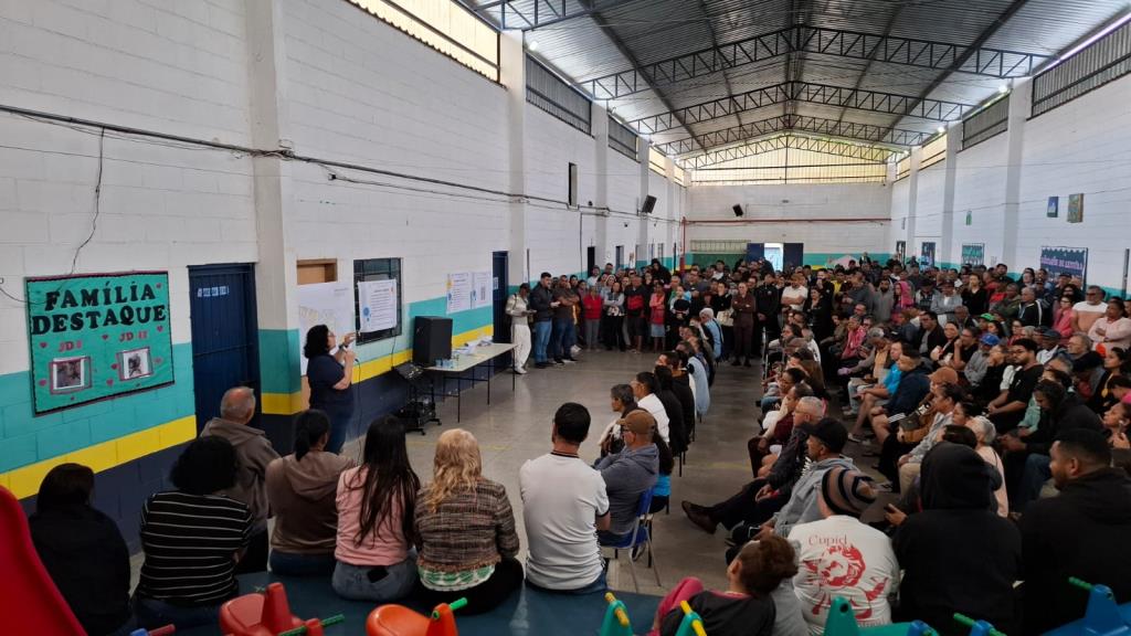Moradores do Jardim Analândia I são orientados sobre nova etapa da regularização fundiária