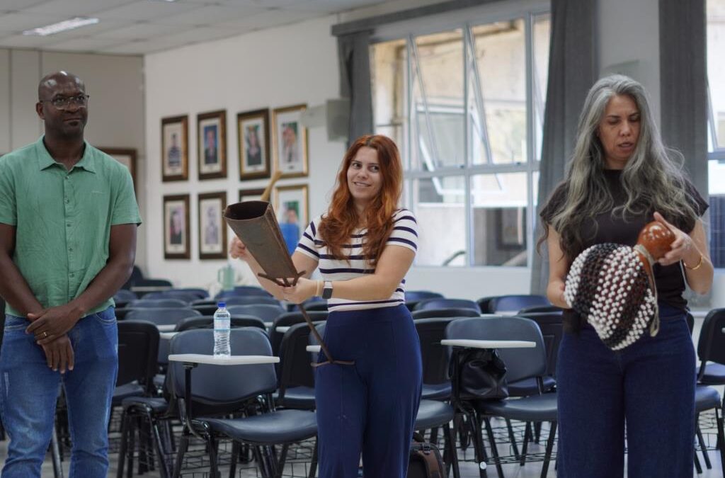 Secretaria de Educação reúne professores de Arte e Língua Inglesa para formações pedagógicas