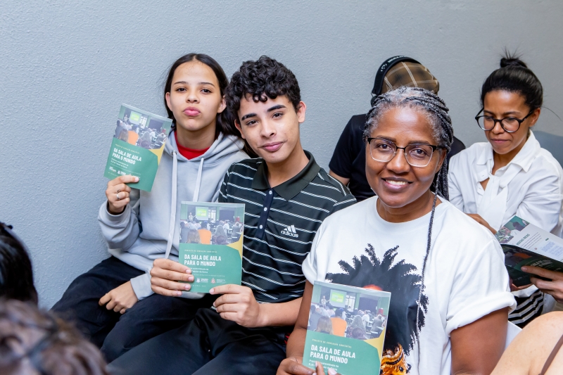 Parceria entre Educação e Meio Ambiente lança cartilha ambiental produzida por alunos da EJA