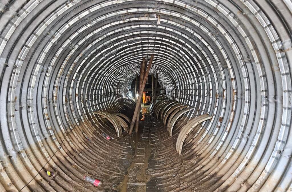 Obras do túnel sob a Rodovia José Simões Louro Júnior avançam